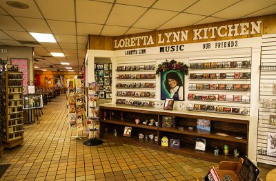 Loretta-Lynns-Kitchen-1-400x263